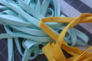 A Beginner’s Guide to Make Bias Tape (2 Different Ways!!)